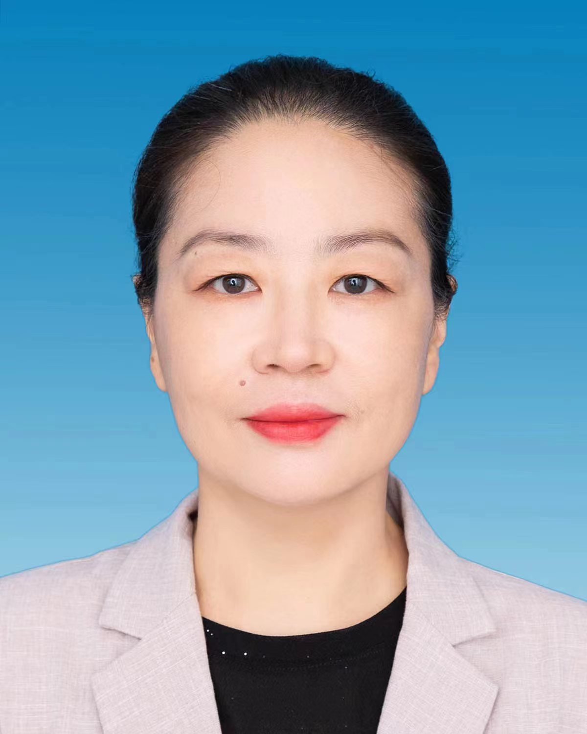  p>赵杰,女,回族,1974年9月出生,河南平顶山人,1994年6月入党,2002年7