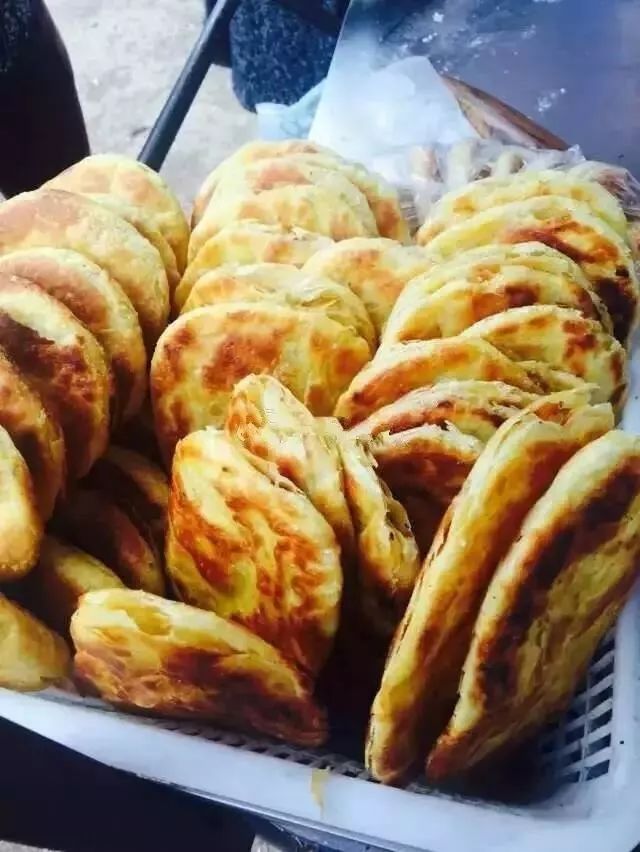 沟油酥烧饼,是安徽省 a target="_blank" href="/item/泗县/3066997"