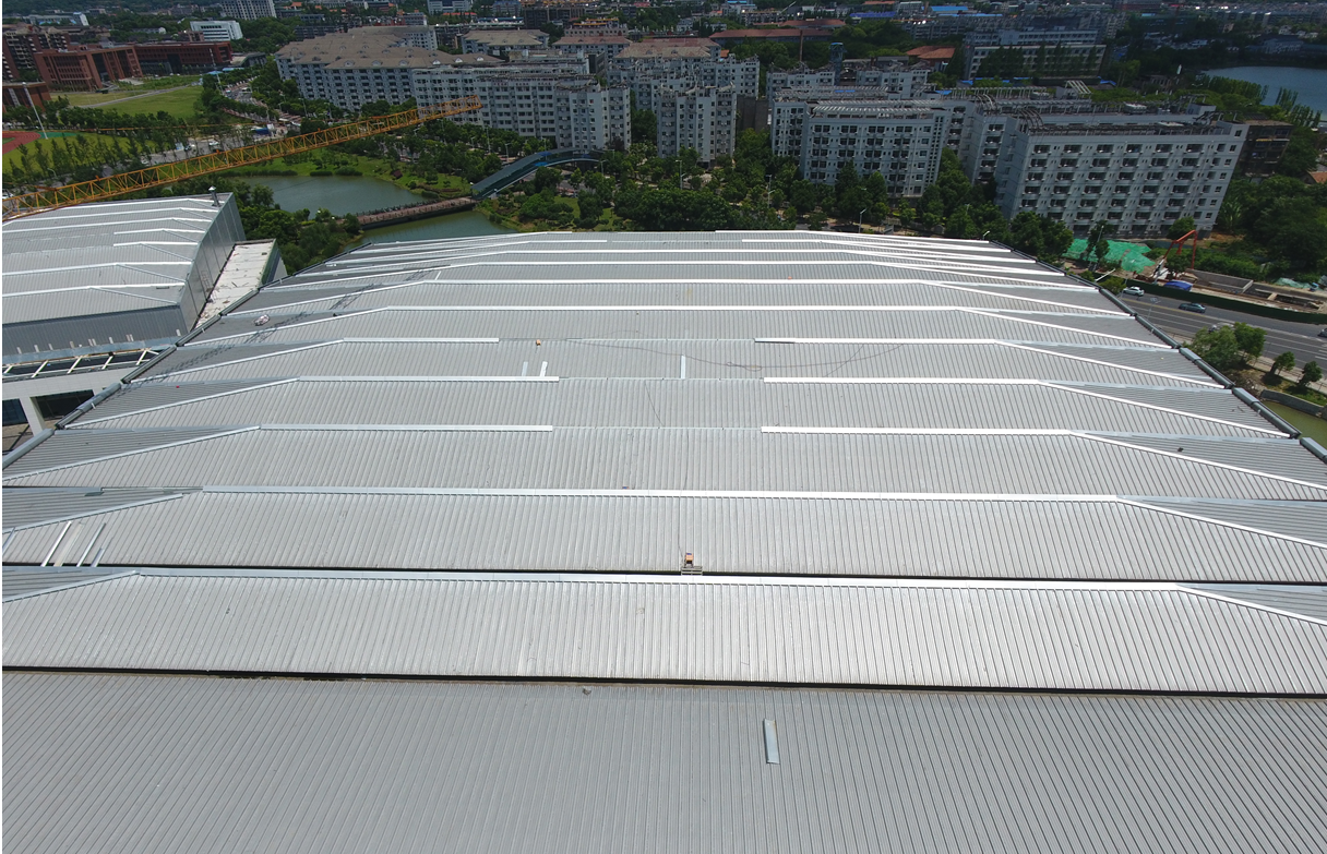 大面积波浪形铝镁锰板屋面施工工法