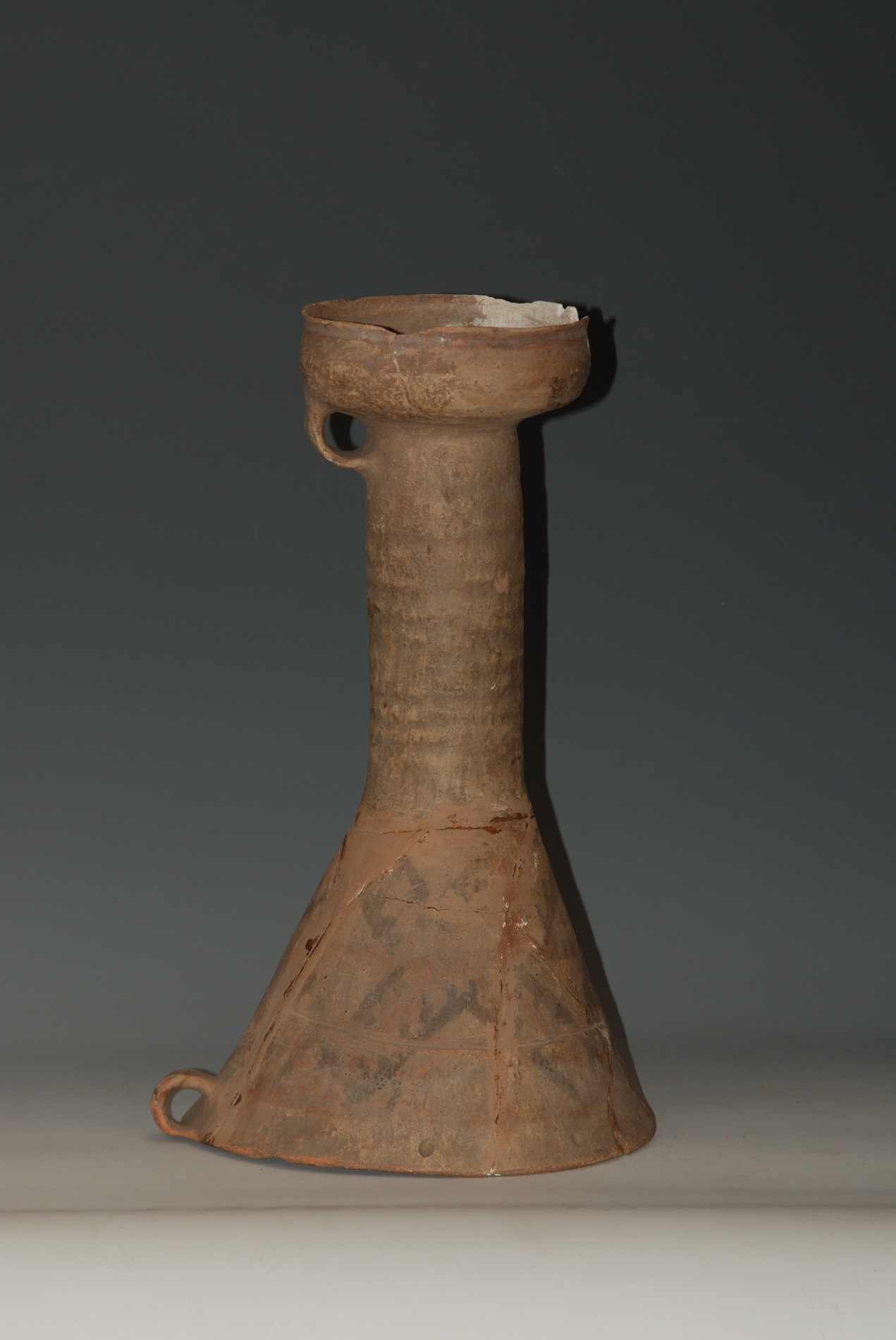 半山文化彩陶鼓