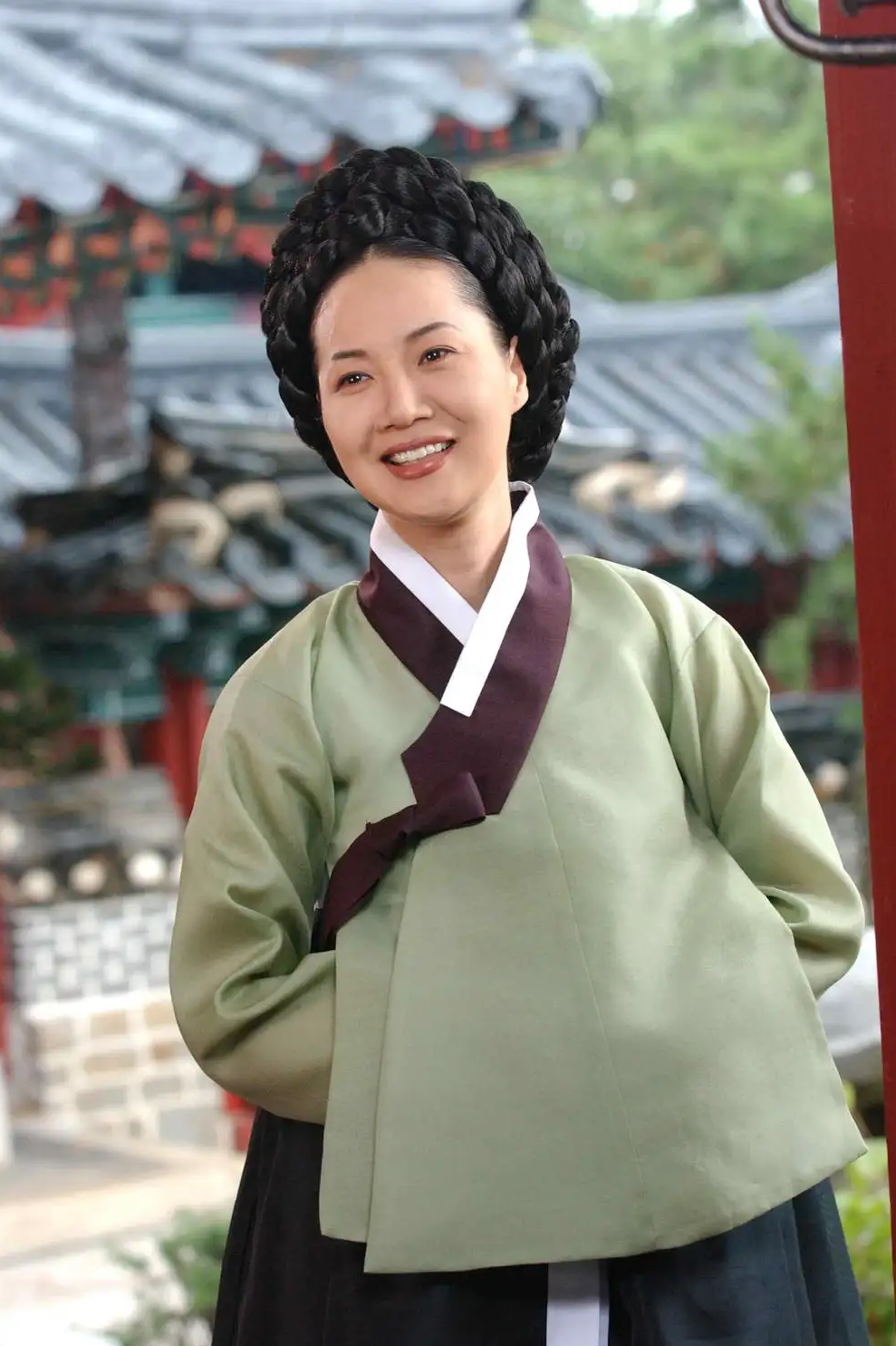 女,著名韩剧《 a target="_blank" href="/item/大长今/307331" data