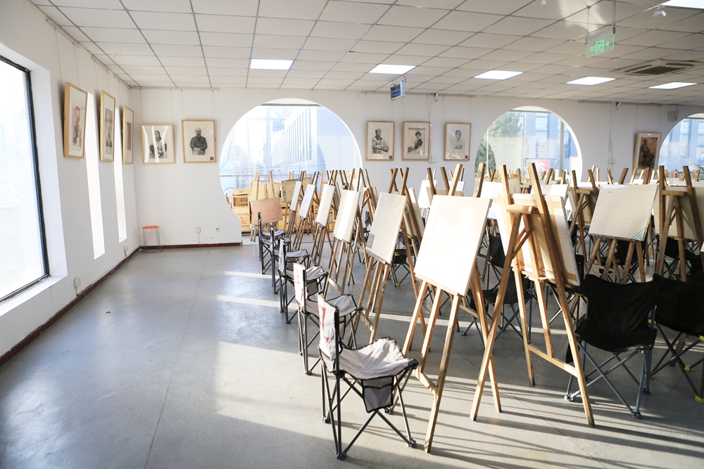  p>华卿画室隶位于北京市通州区宋庄镇佰富苑18号,属于 a target="