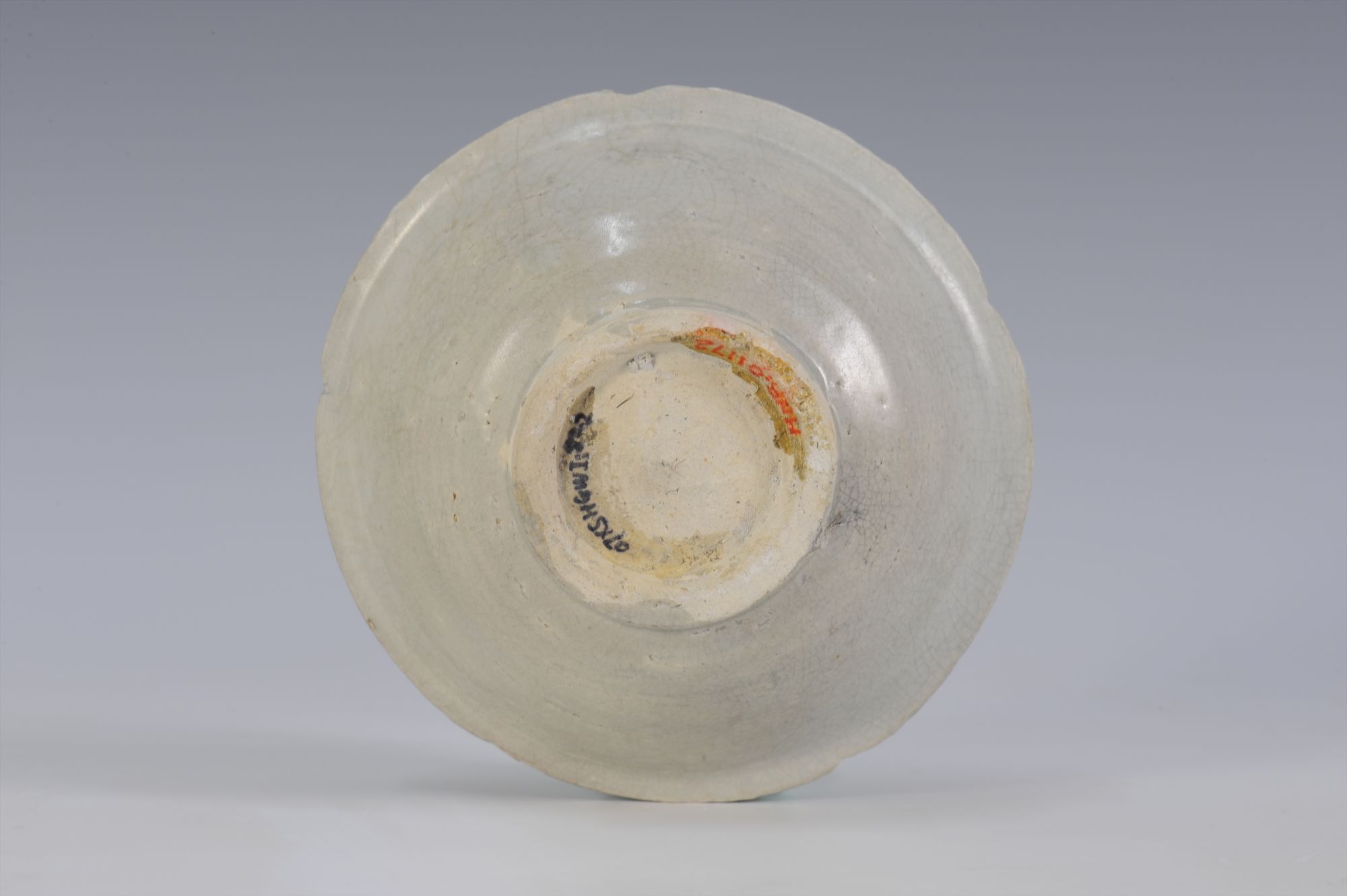 南宋青釉葵口瓷碗