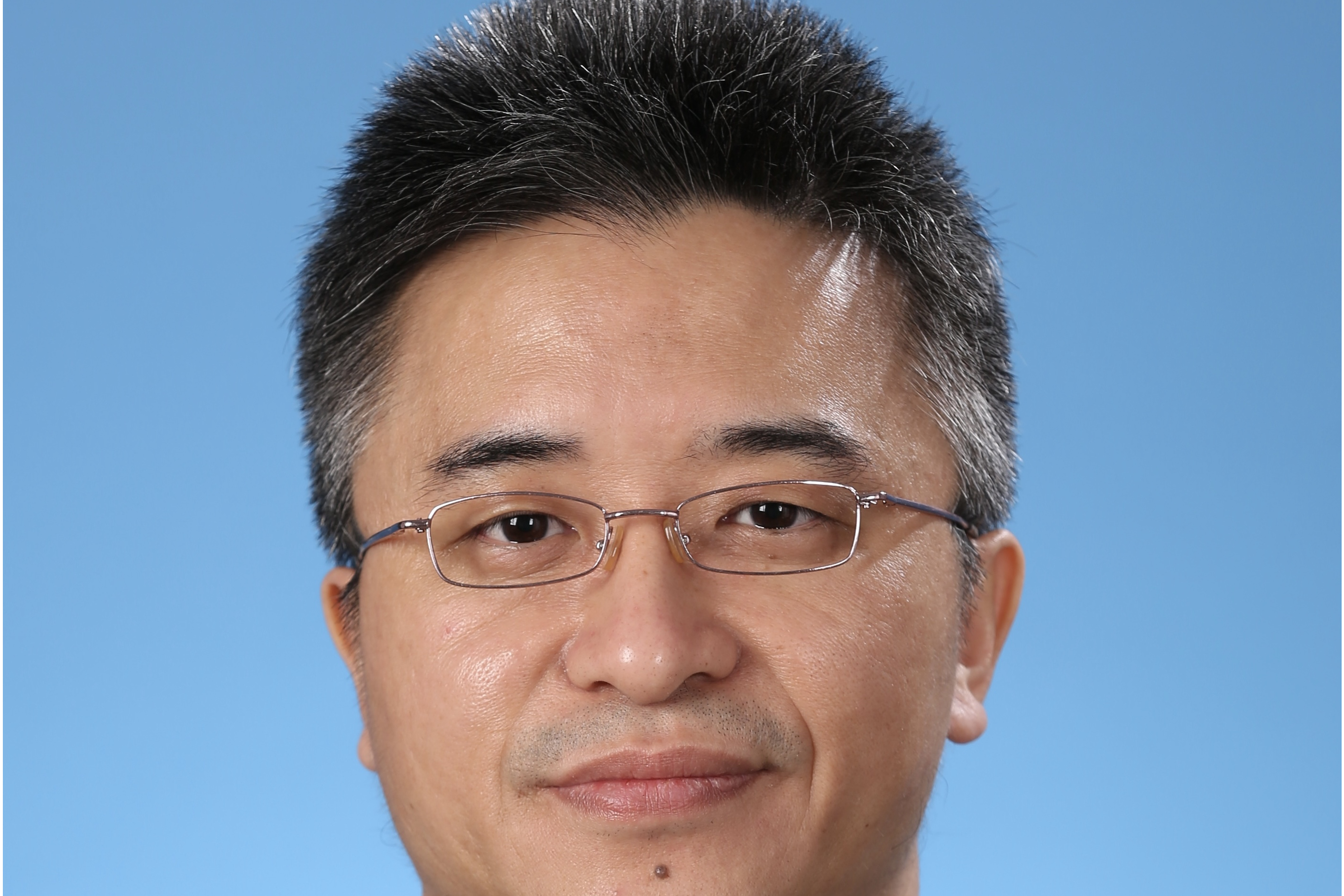 刘华平,男,工学博士,毕业于清华大学,<a