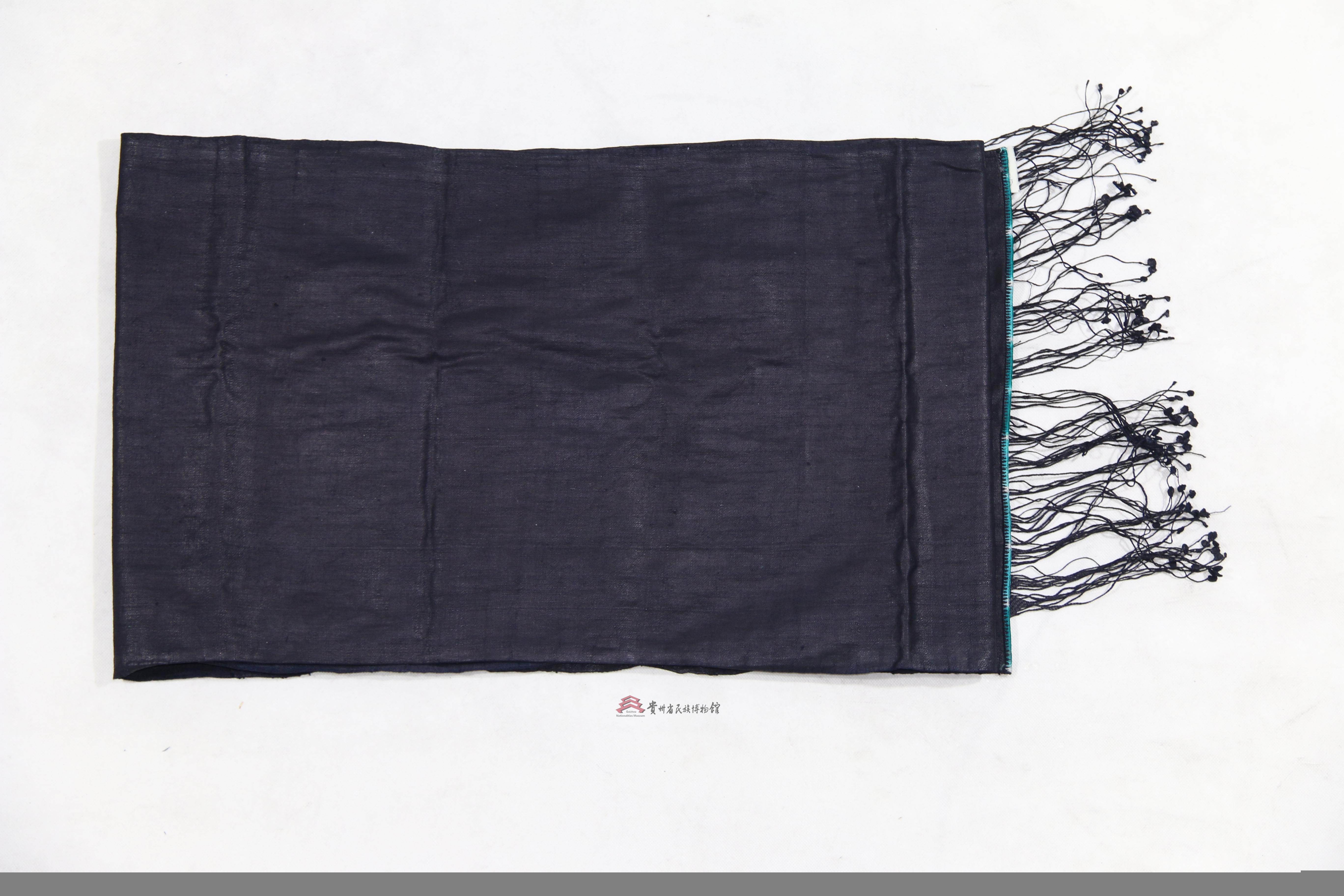 当代兴义布依族蓝靛染流苏头帕