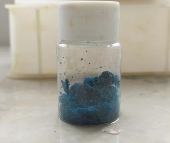 sub>mno sub>4 /sub>)是一种锰(v)酸盐,外观淡蓝色,在水溶液中不稳定