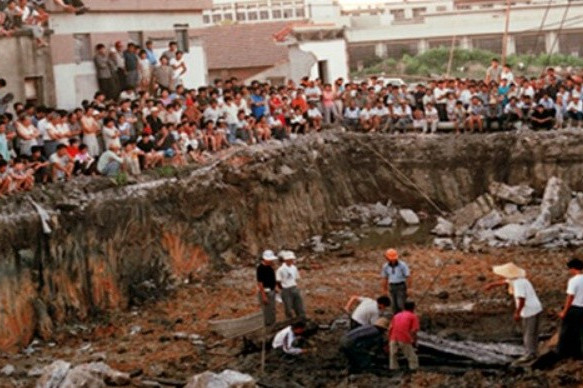  p>双龙汉墓位于连云港市海州区朐阳街道东风路北部.