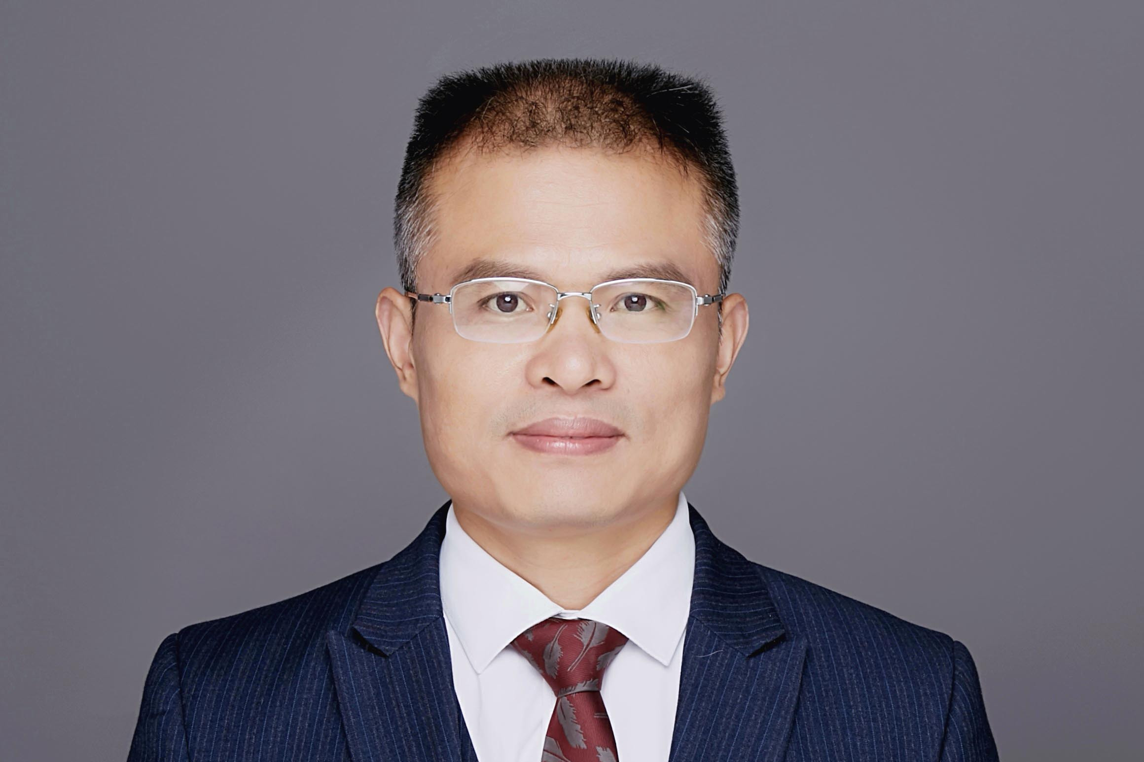 获硕士学位;现为 a target="_blank" href="/item/暨南大学/154250"