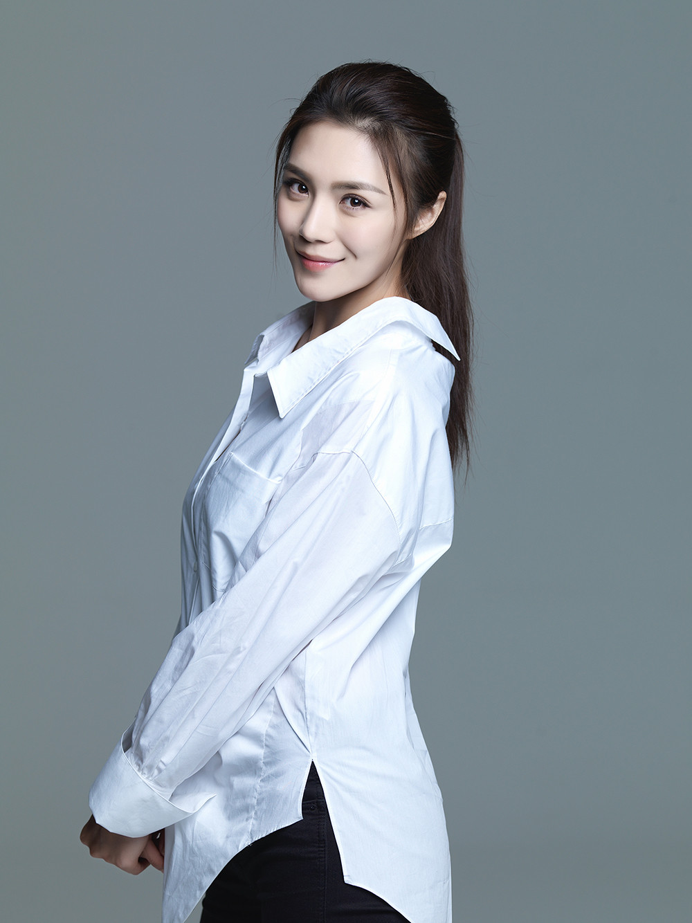  p>赵茜,1992年6月9日出生于内蒙古鄂尔多斯市,毕业于 a target="