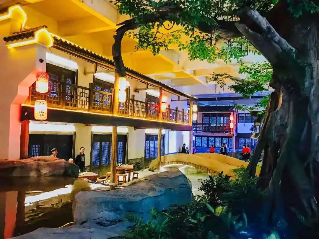  p>印象建州位于武夷山印象大红袍体验中心,武夷茶博园一层.