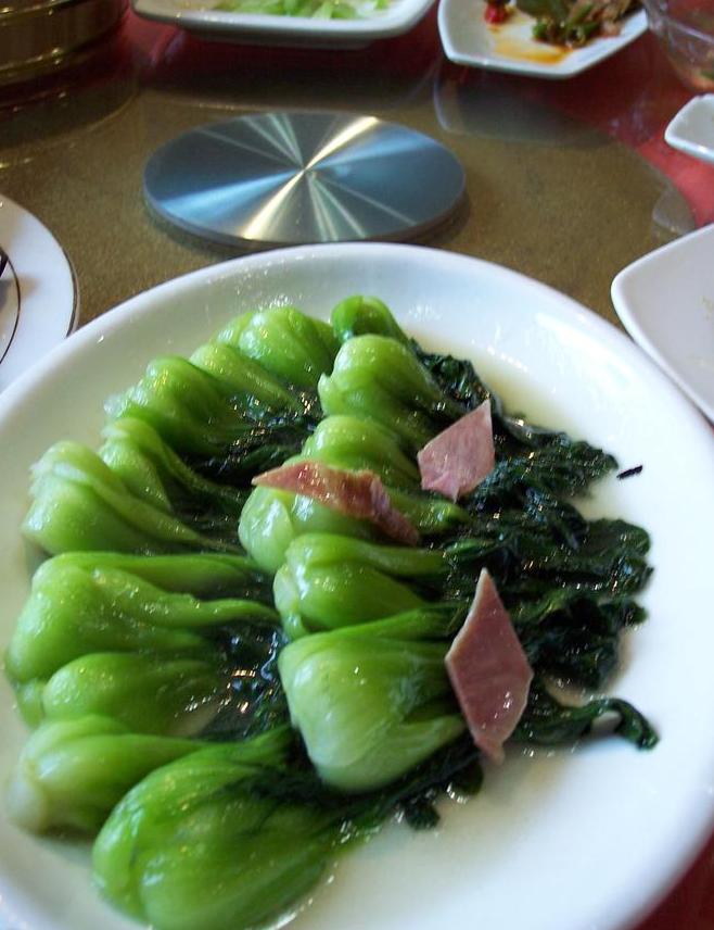  p data-id="gn8xxzpjw5">鸡油菜心是上海市传统的汉族名点,属于沪