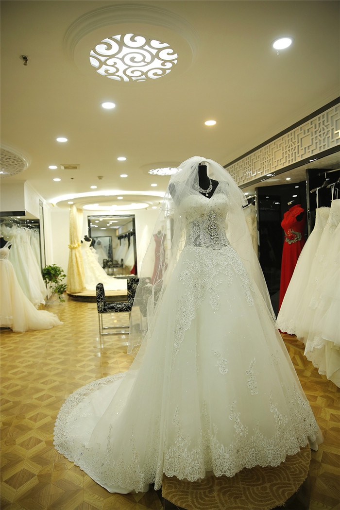 专门针对中国城市中高端消费群体,秉乘着"每件柏拉图公主婚纱都是一件