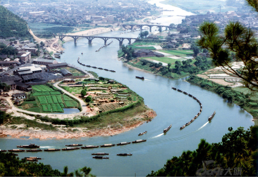  p>浏阳河又名浏渭河,位于 a target="_blank" href="/item/湖南省