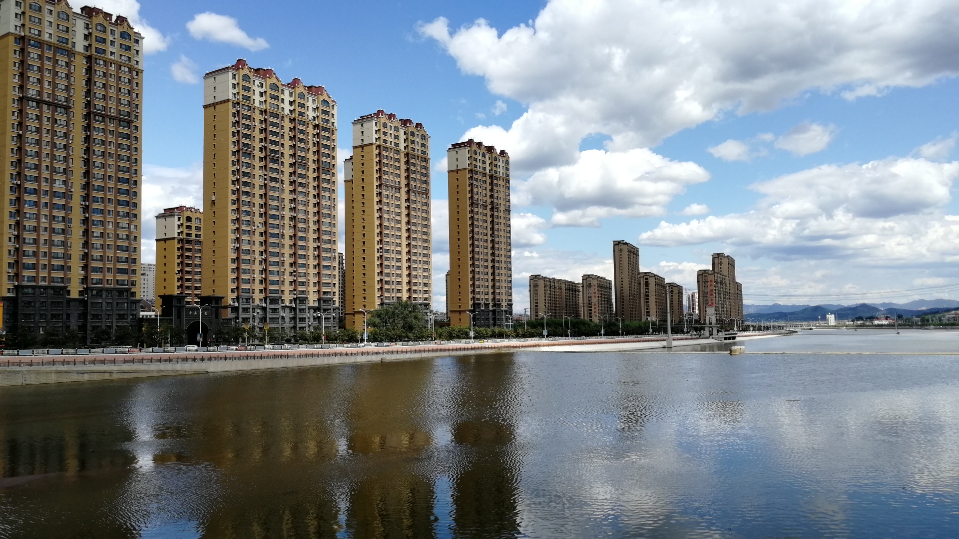  p>城市也叫城市聚落,一般包括了 a target="_blank" href="/item