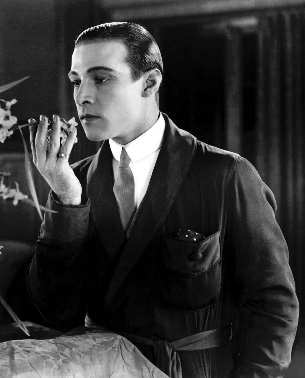  p data-id="gnwo7w6jfr">鲁道夫·瓦伦蒂诺(rudolph valentino,1895