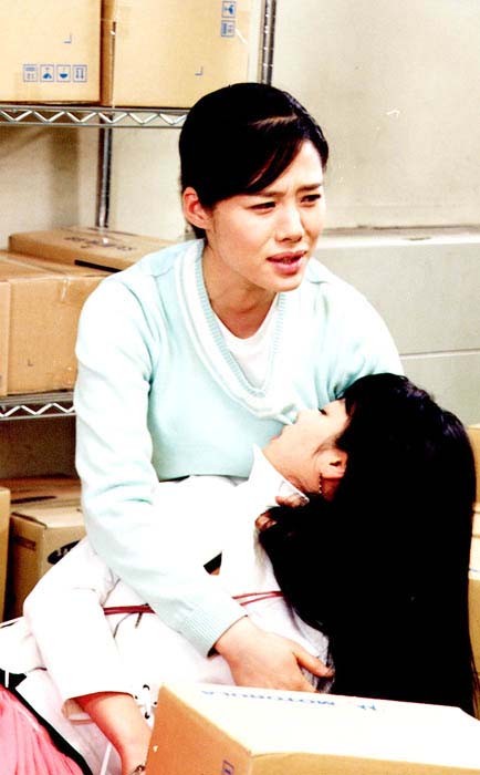  p>《玻璃鞋》是 a href="#">韩国sbs电视台 /a>于2002年3月2日首播的