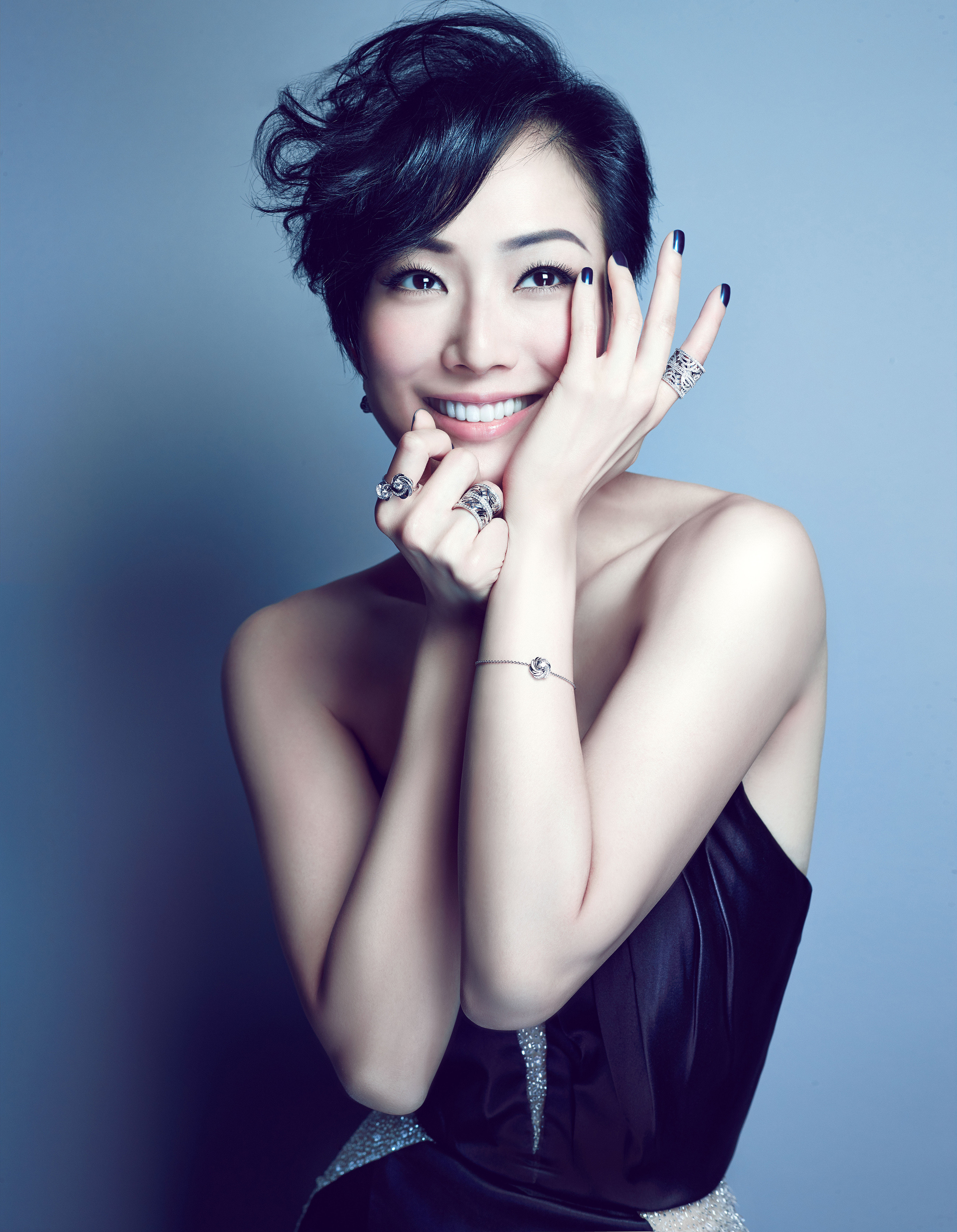 鄭秀文(sammi cheng),1972年8月19日出生於香港,中國香港流行樂女歌手