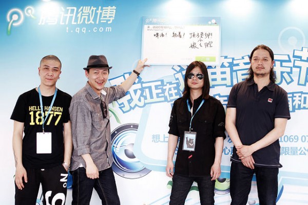 由高凡,白华所建立,随着贺荣和范博的加入使"红水晶"乐队成员基本完整