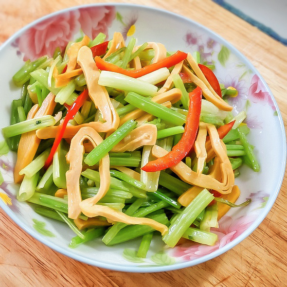 炒芹菜豆皮
