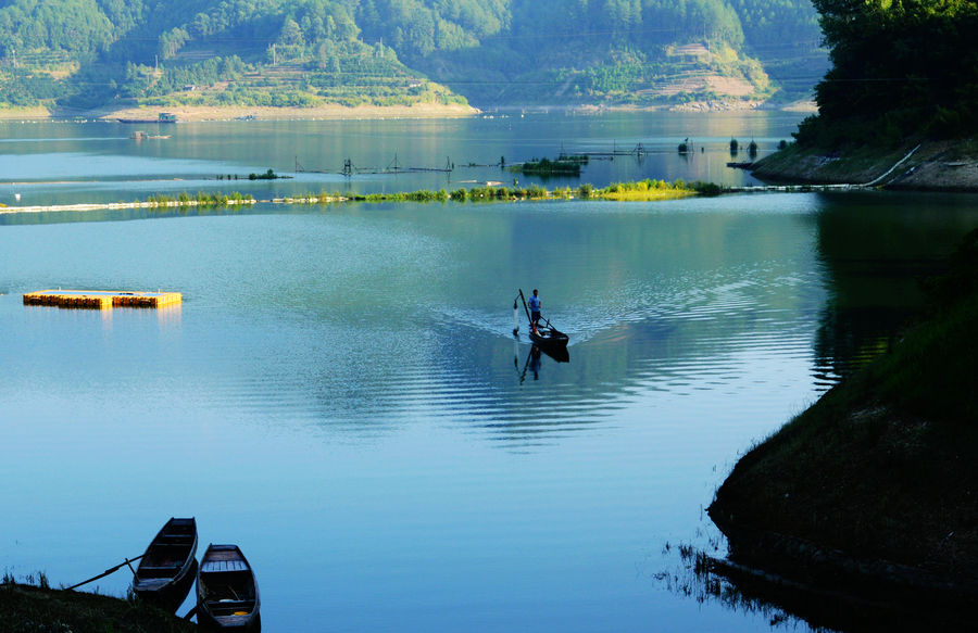 data-lemmaid="3458516">安化县 /a>境内的柘溪水库,上起 a target="