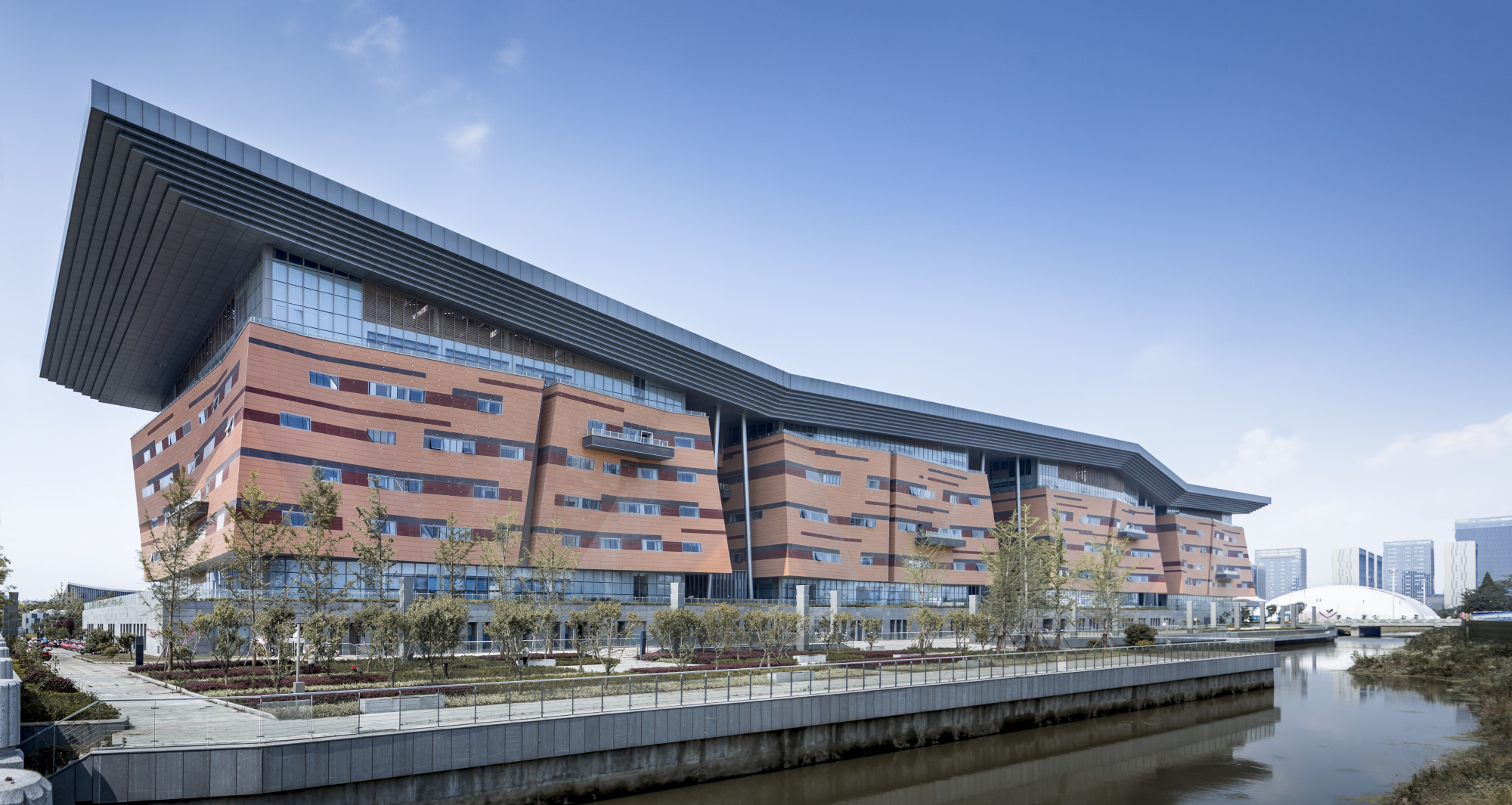 1964年出生于江苏 a target="_blank" href="/item/南通/106072" data