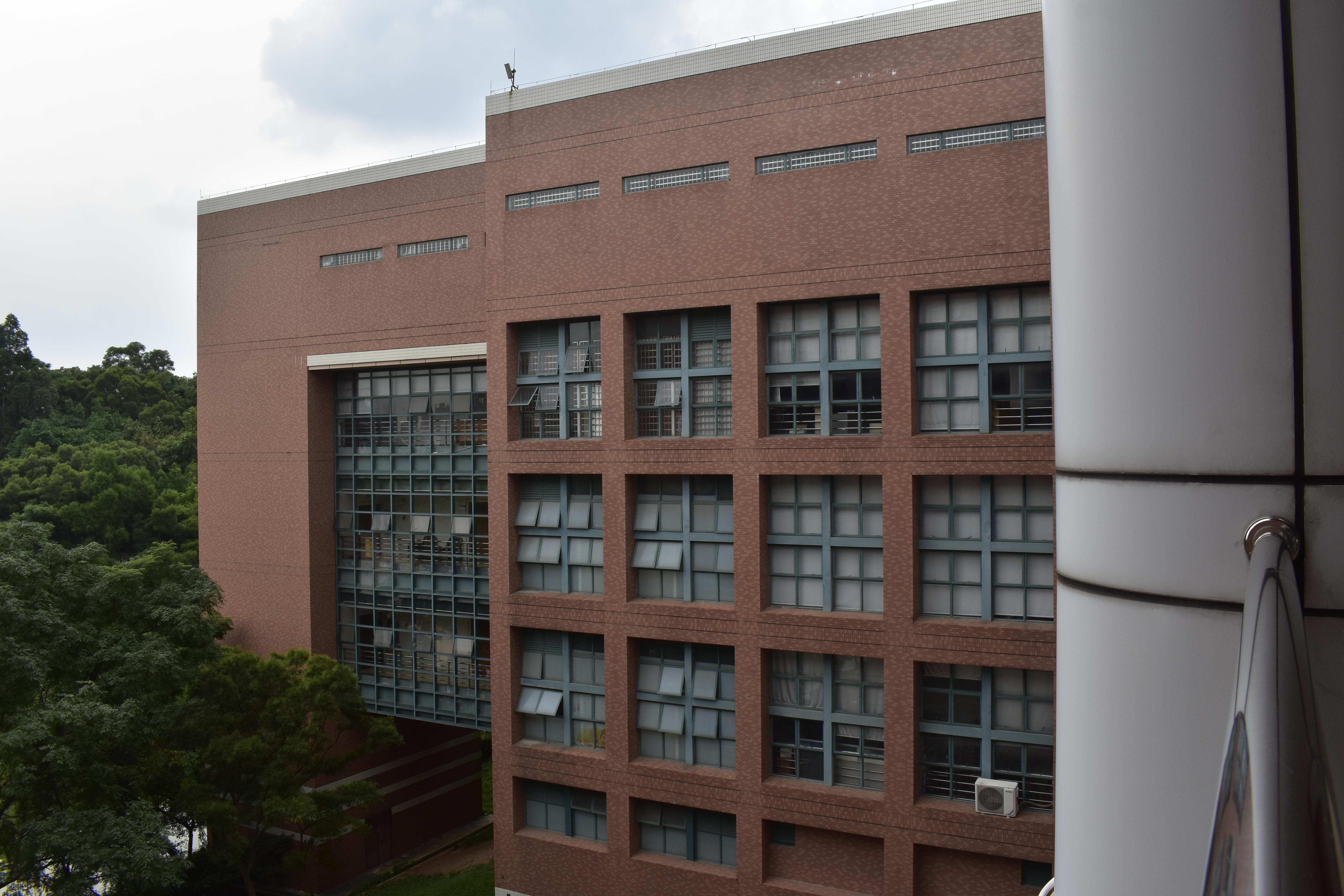  p>中山大学( i>sun yat-sen university /i>),简称 a target="_blank