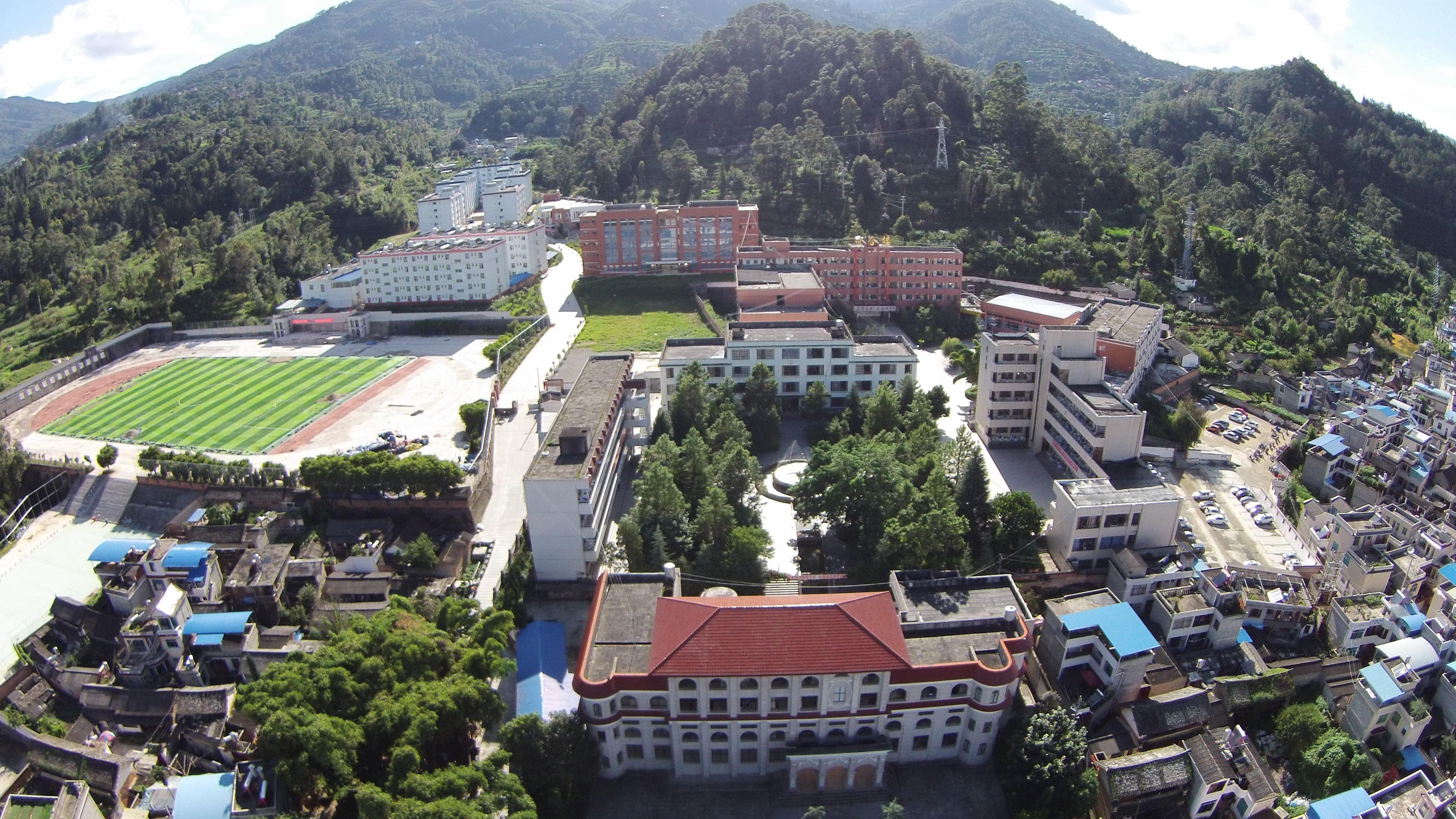  p>凤庆县第一中学,云南滇西名校,是一所历史悠久,文化底蕴深厚,教风