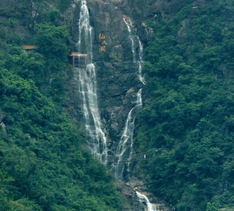  p data-id="gnx57uclj2">汕尾莲花山森林公园位于汕尾市海丰县西北部