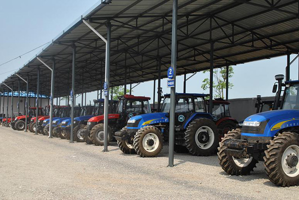 由农机具露天停放场和拖拉机库,各类农具库,油库,农机具修理间及其他