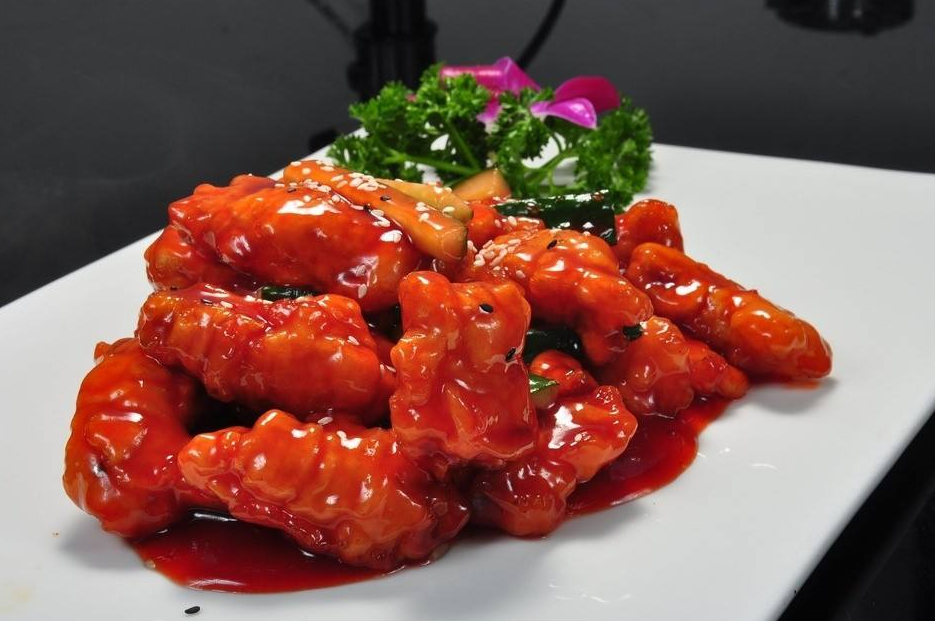  p>糖醋里脊是中国经典传统名菜之一,该菜品以 a target="_blank"