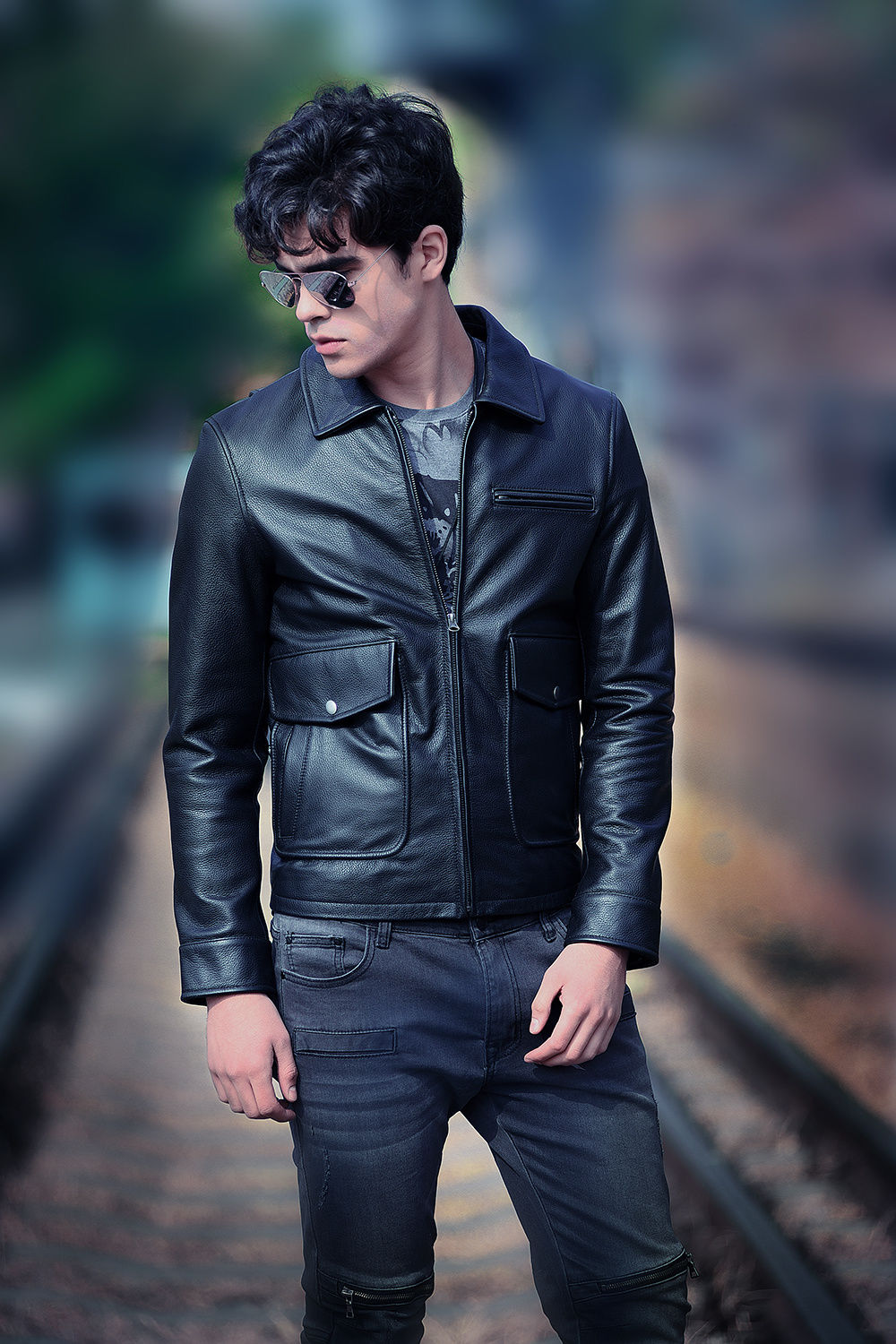  p>机车皮衣来源于台湾,属于摇滚punk风格服饰. /p>