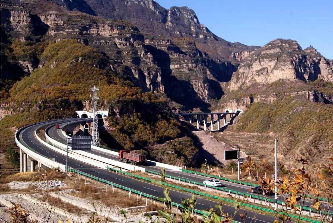  p>南乐—林州高速公路,简称"南林高速公路",是中国河南省境内一条