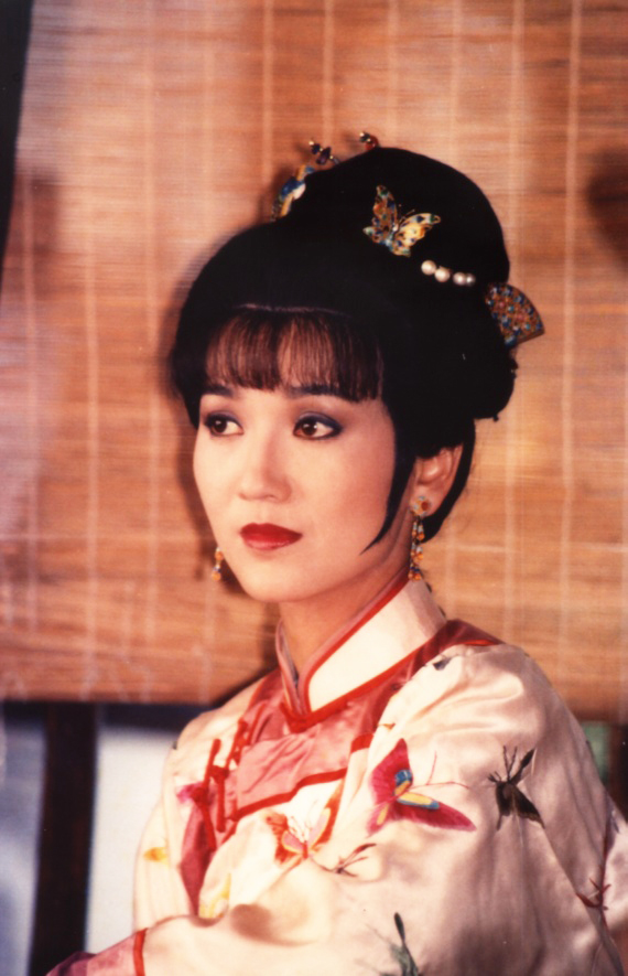  p>赵雅芝(angie chiu),1954年11月15日出生于中国香港九龙半岛,祖籍