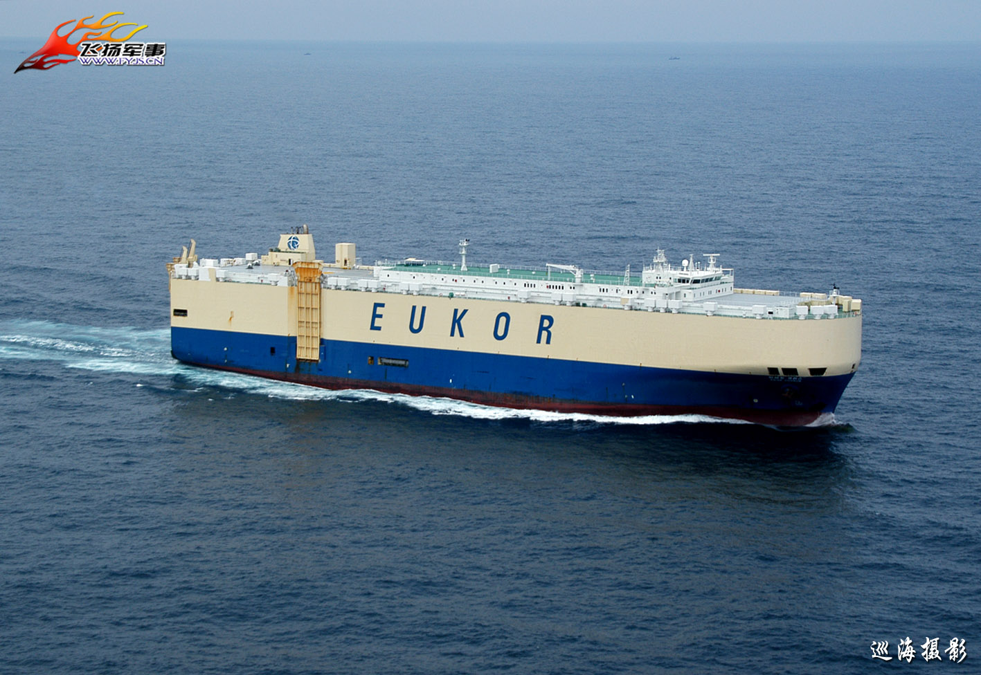  p>滚装船,是指通过跳板采用滚装方式装卸载货车辆的"船舶".