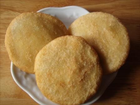  p>江米油糕,又叫软米油糕,糯米油糕,是 a href="#" data-lemmaid="