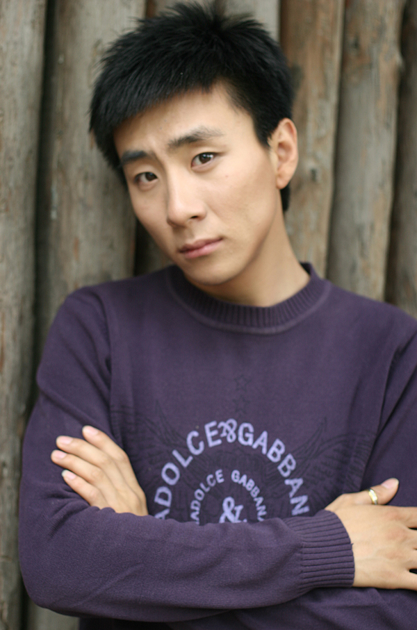 演员,出身于吉林长春一个戏剧世家,这个东北爷们却有着南方男人的细腻