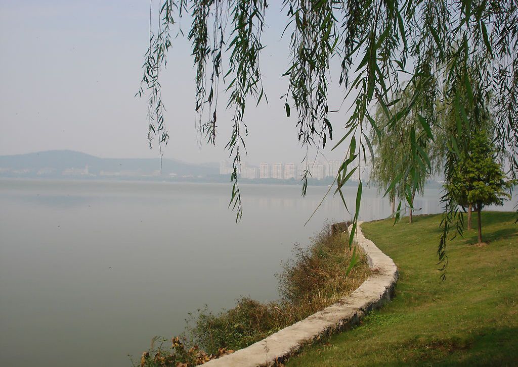  p>湖岸有广义和狭义之分.