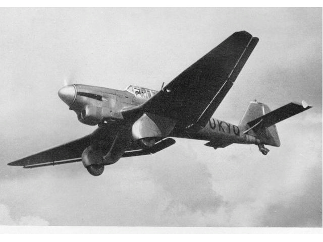 斯图卡),是20世纪30年代纳粹德国研制的一种螺旋桨俯冲轰炸机