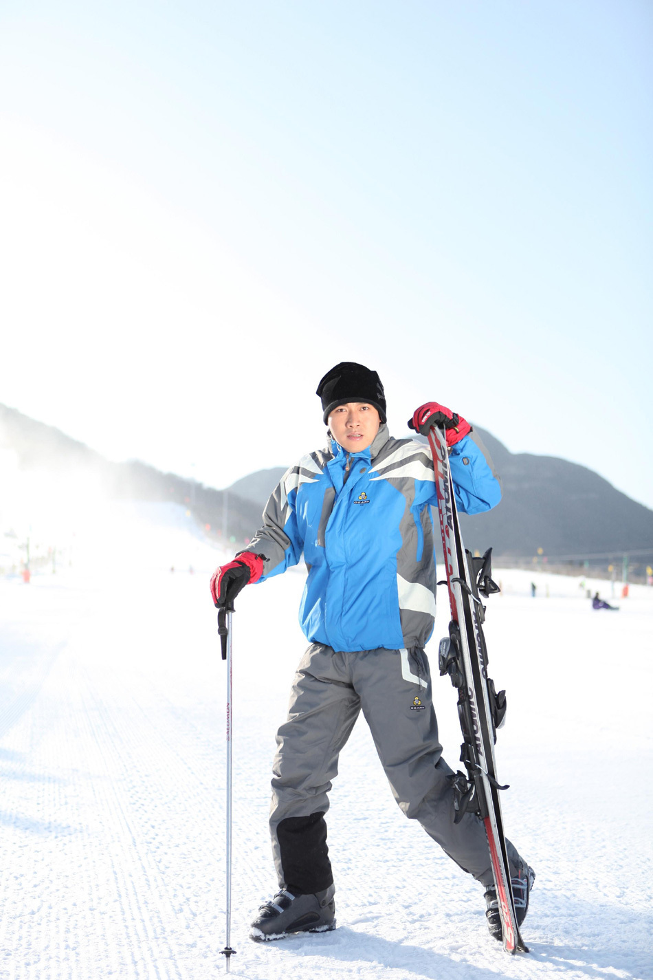  p>聂远,1978年3月17日生于贵州省黔东南苗族侗族自治州镇远县,祖籍