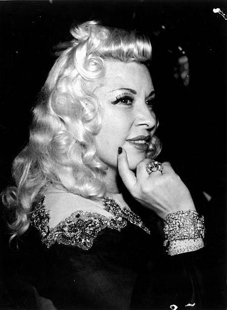  p>梅·韦斯特(mae west,1893年8月17日—1980年11月22日),出生于纽约