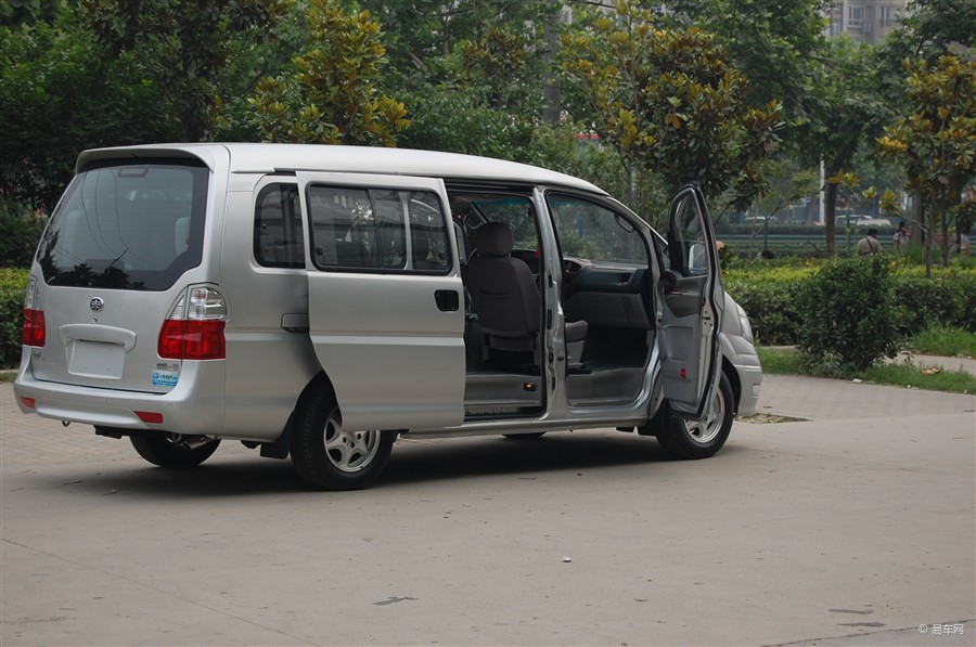  p data-id="gnyx5kc7jj">一汽自由风mpv外观流线动感,造型时尚前卫