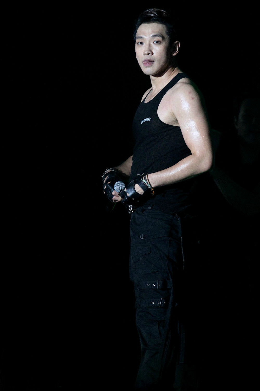  p>郑智薰(rain),1982年6月25日出生于韩国首尔,韩国流行男歌手,演员