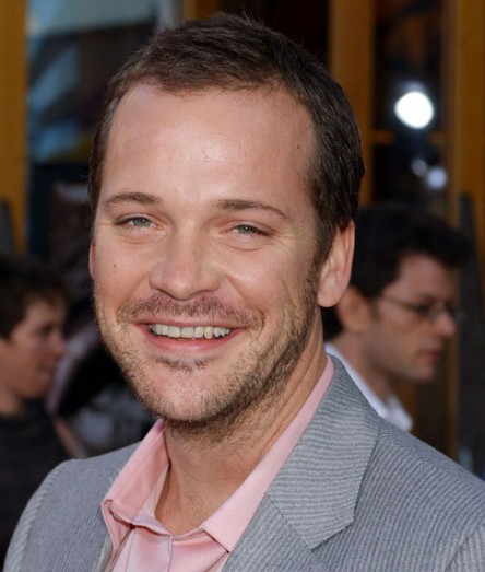  p>彼得·萨斯加德(peter sarsgaard),1971年3月7日出生于美国伊利诺