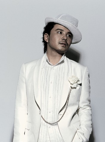  p>晴天缪缪是歌手组合缪杰水木年华中的成员,担任 a target="_blank"