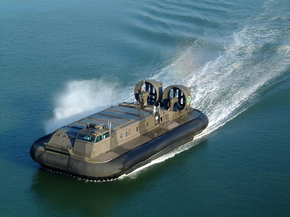  p>气垫船,是指一种利用表面效应原理,依靠高于大气压的空气在船体与