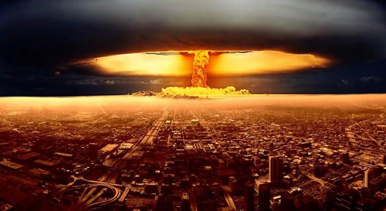 核的裂变或聚变所产生的巨大能量和破坏力制造的具有巨大杀伤力的武器