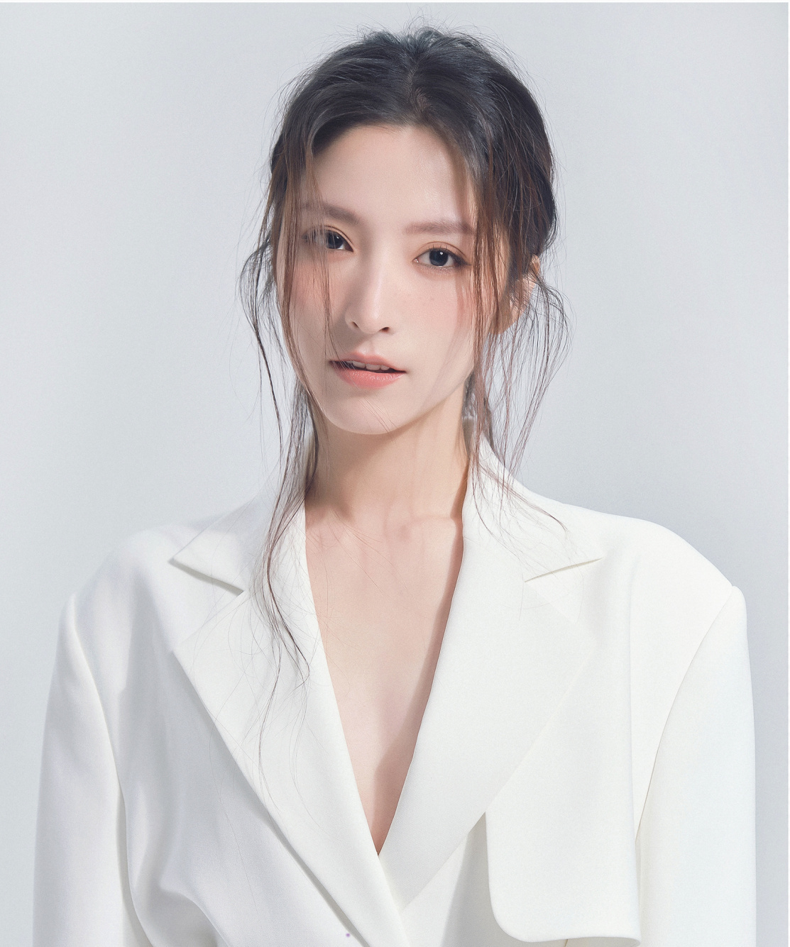  p>潘辰,1988年3月13日出生于上海市,中国内地流行女歌手,女演员.