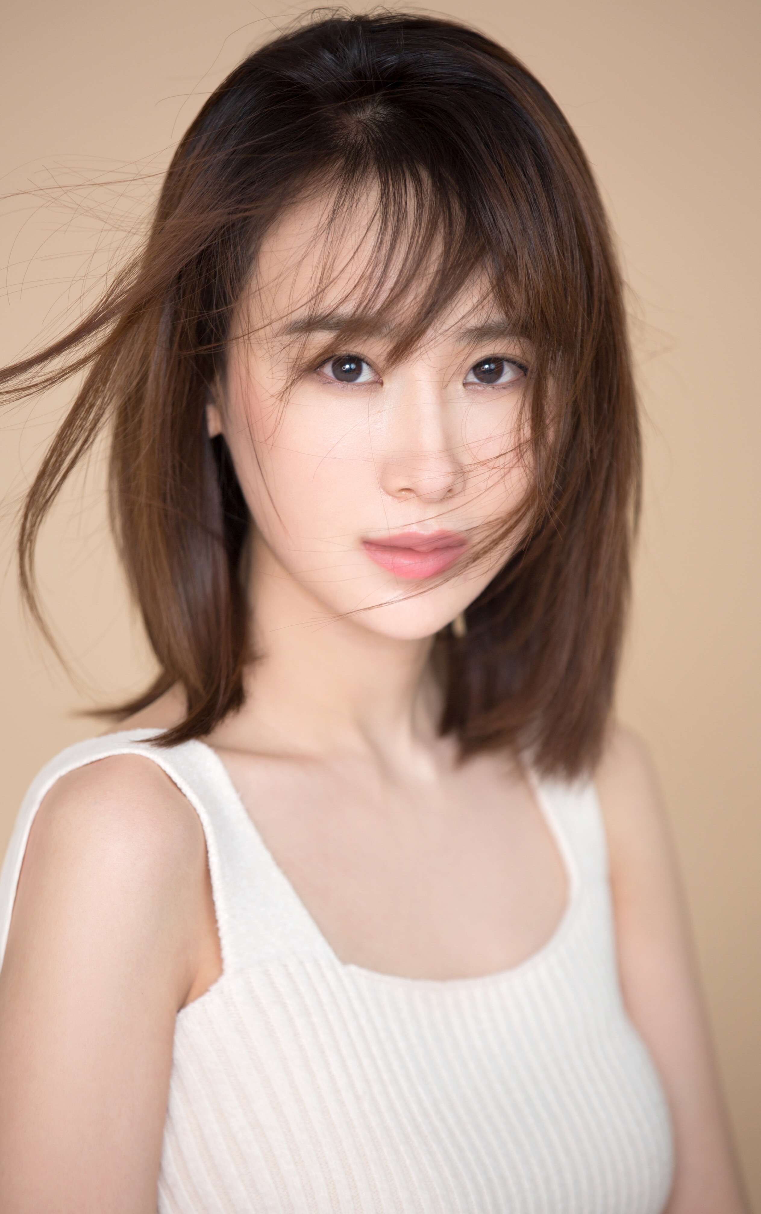  p>秦艺嘉,6月8日出生于北京市,中国内地女演员,毕业于 a target="