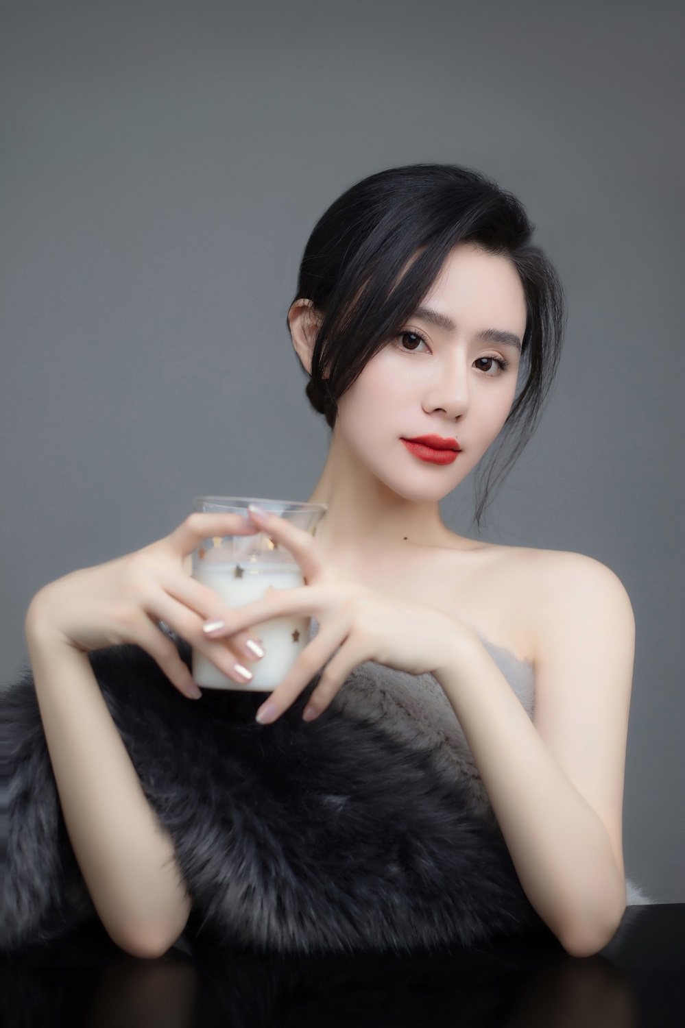  p data-id="gnxa0rwp3l">王陈娜,青年歌唱家, 