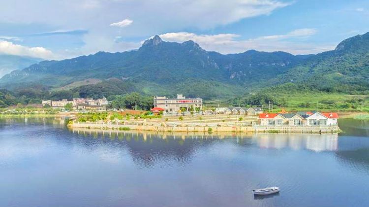  p data-id="t1rwro91dnmo">亚婆田白水寨自然生态旅游度假区位于清远